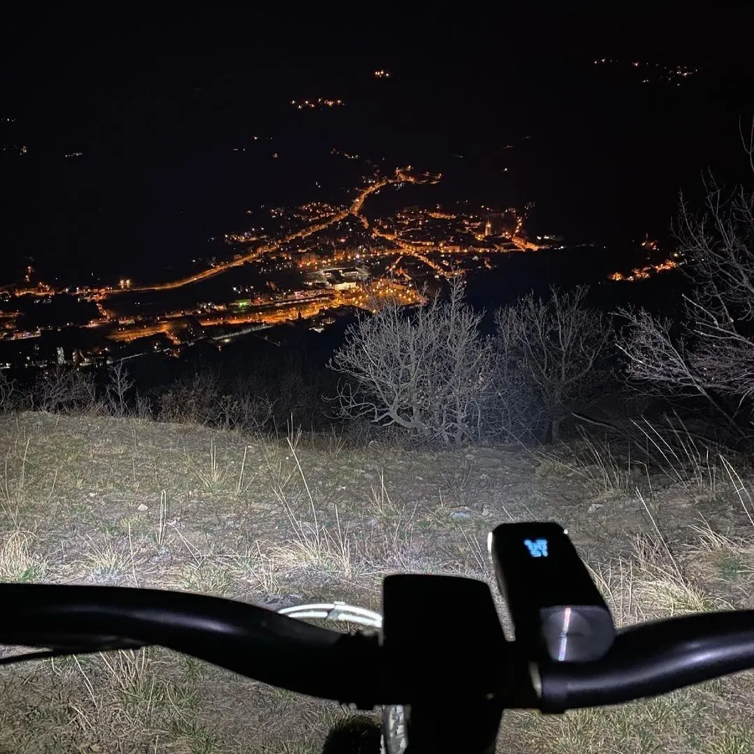 ALLTY 2000 OLED Power Bike Light - Image 6